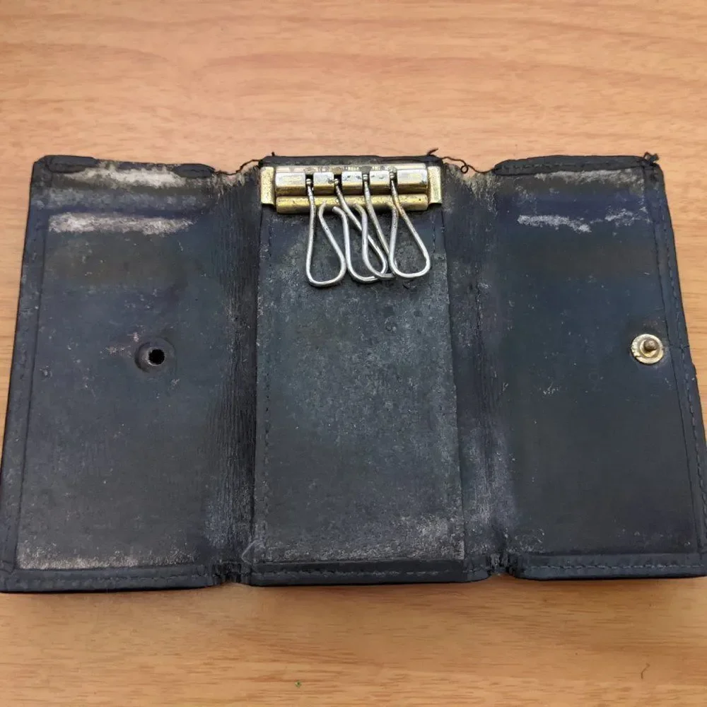 Louis Vuitton Epi Key Holder/Wallet #56💥PRICE DROP💥